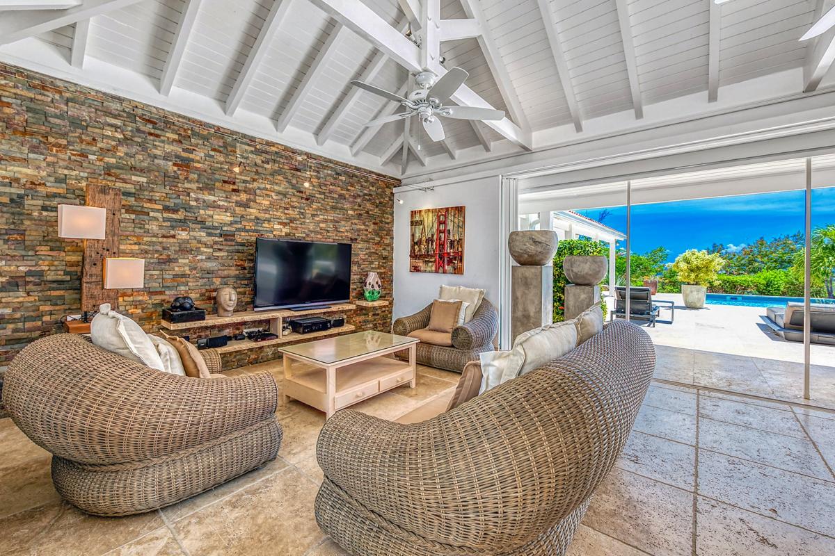 St Martin luxury Villa - Living room TV